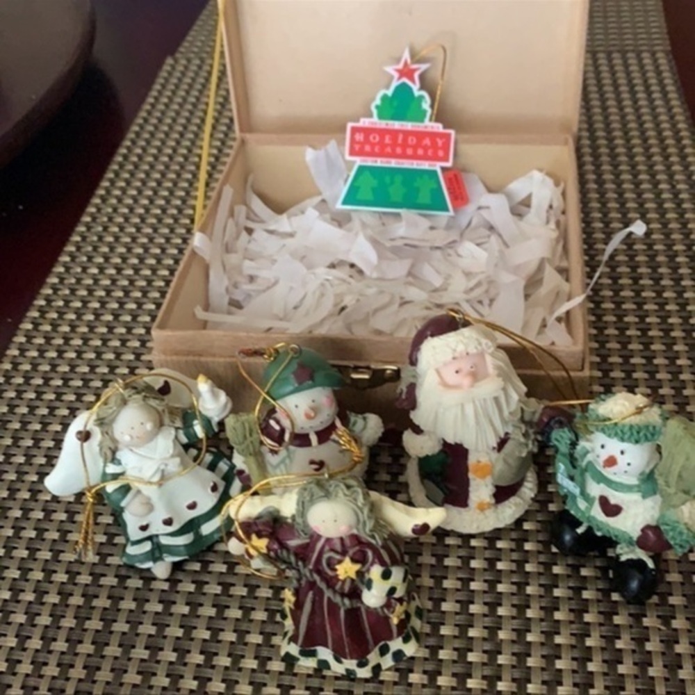 Holiday Treasures Collector Box with 5 Resin Christmas Ornaments EUC